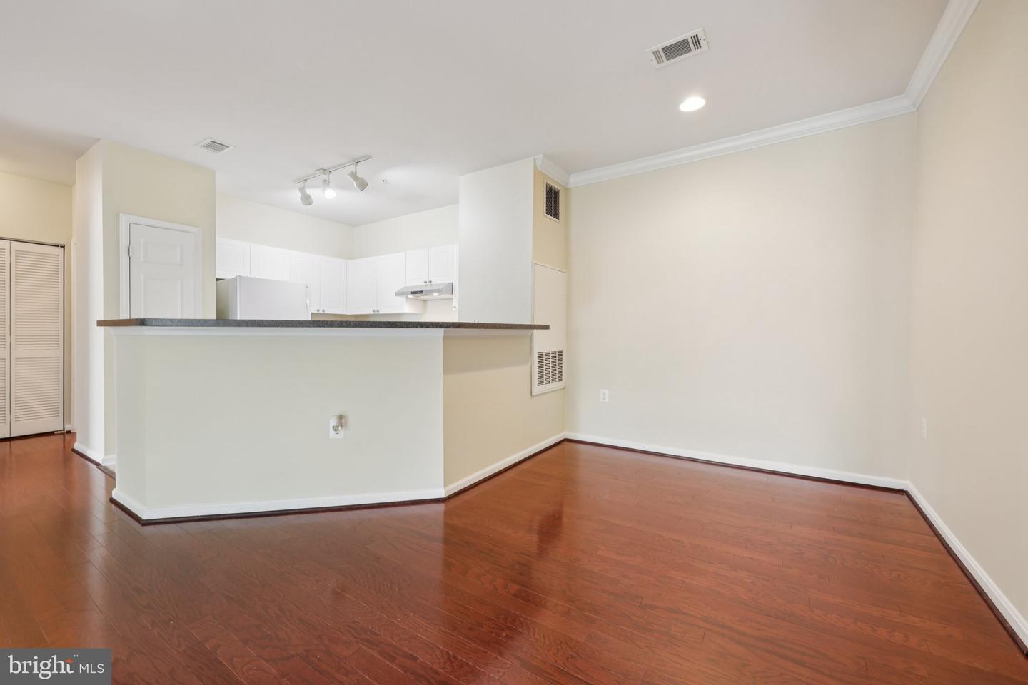 11355 ARISTOTLE DR #8-313, FAIRFAX, Virginia 22030, 2 Bedrooms Bedrooms, ,2 BathroomsBathrooms,Residential,For sale,11355 ARISTOTLE DR #8-313,VAFX2261694 MLS # VAFX2261694