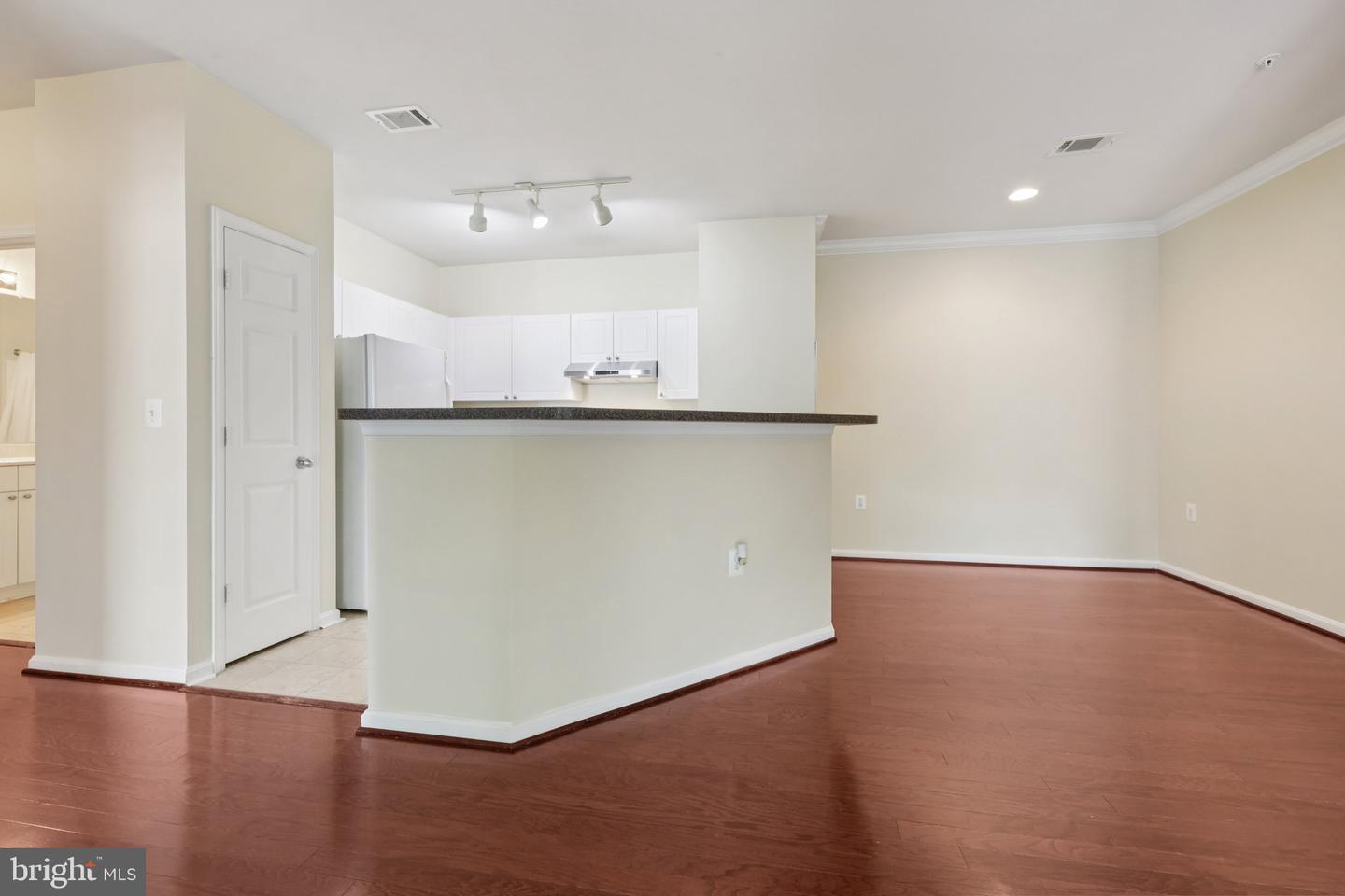 11355 ARISTOTLE DR #8-313, FAIRFAX, Virginia 22030, 2 Bedrooms Bedrooms, ,2 BathroomsBathrooms,Residential,For sale,11355 ARISTOTLE DR #8-313,VAFX2261694 MLS # VAFX2261694