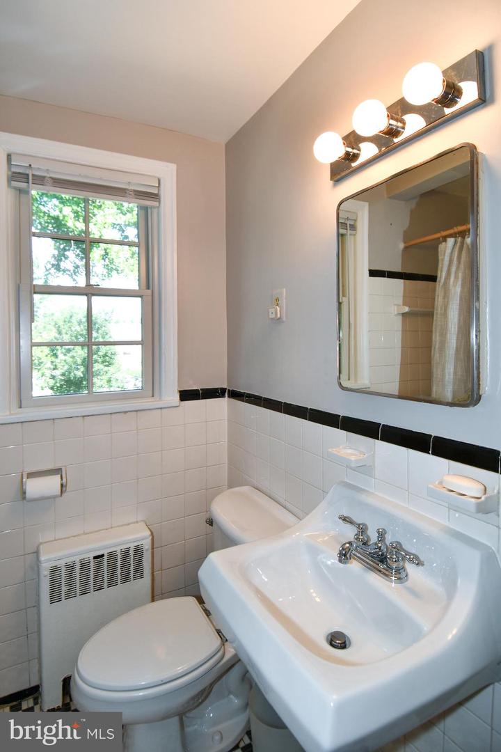 6608 POTOMAC AVE #B2, ALEXANDRIA, Virginia 22307, 2 Bedrooms Bedrooms, ,1 BathroomBathrooms,Residential,For sale,6608 POTOMAC AVE #B2,VAFX2264508 MLS # VAFX2264508