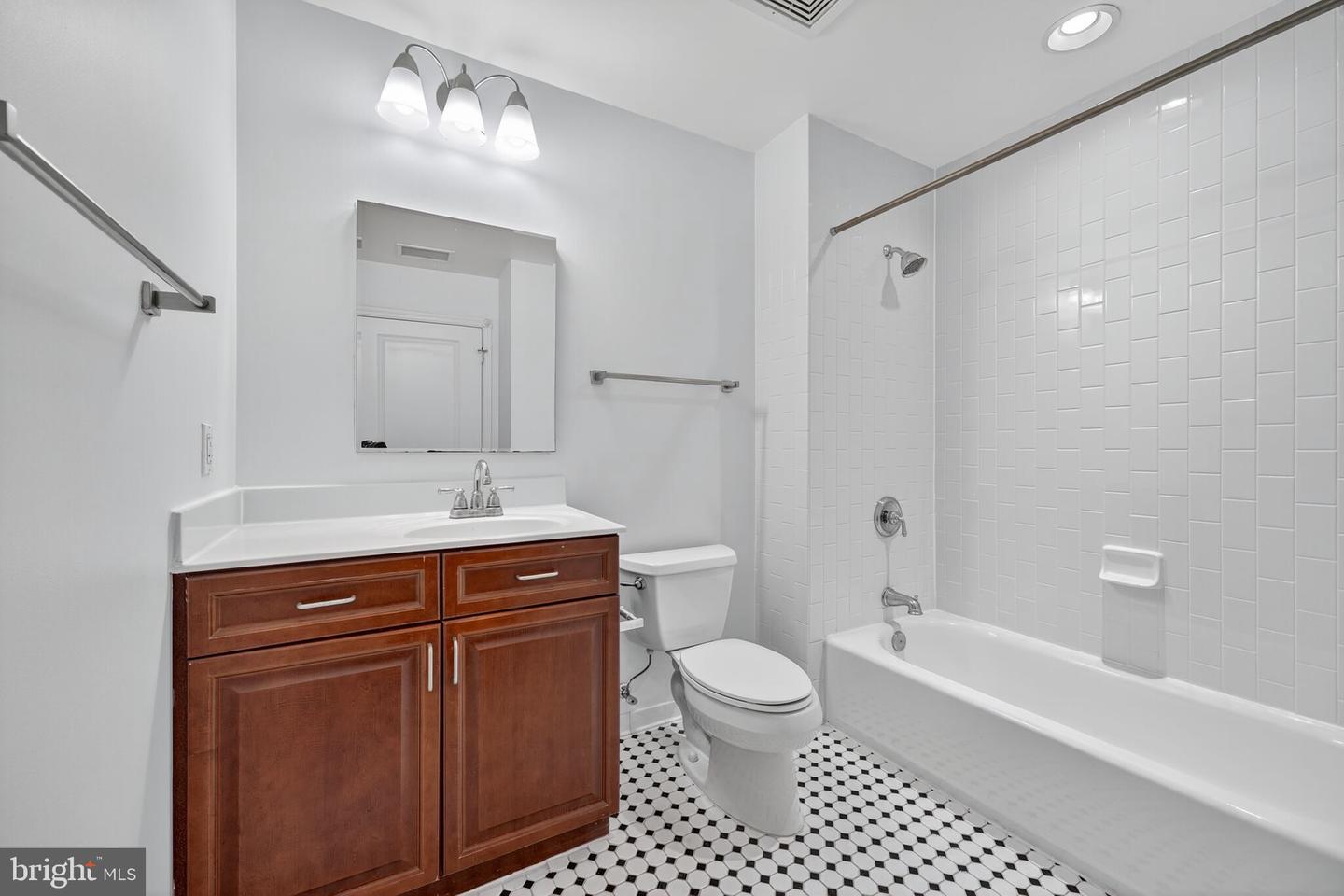 401 13TH ST NE #203, WASHINGTON, District Of Columbia 20002, 1 Bedroom Bedrooms, ,1 BathroomBathrooms,Residential,For sale,401 13TH ST NE #203,DCDC2232800 MLS # DCDC2232800