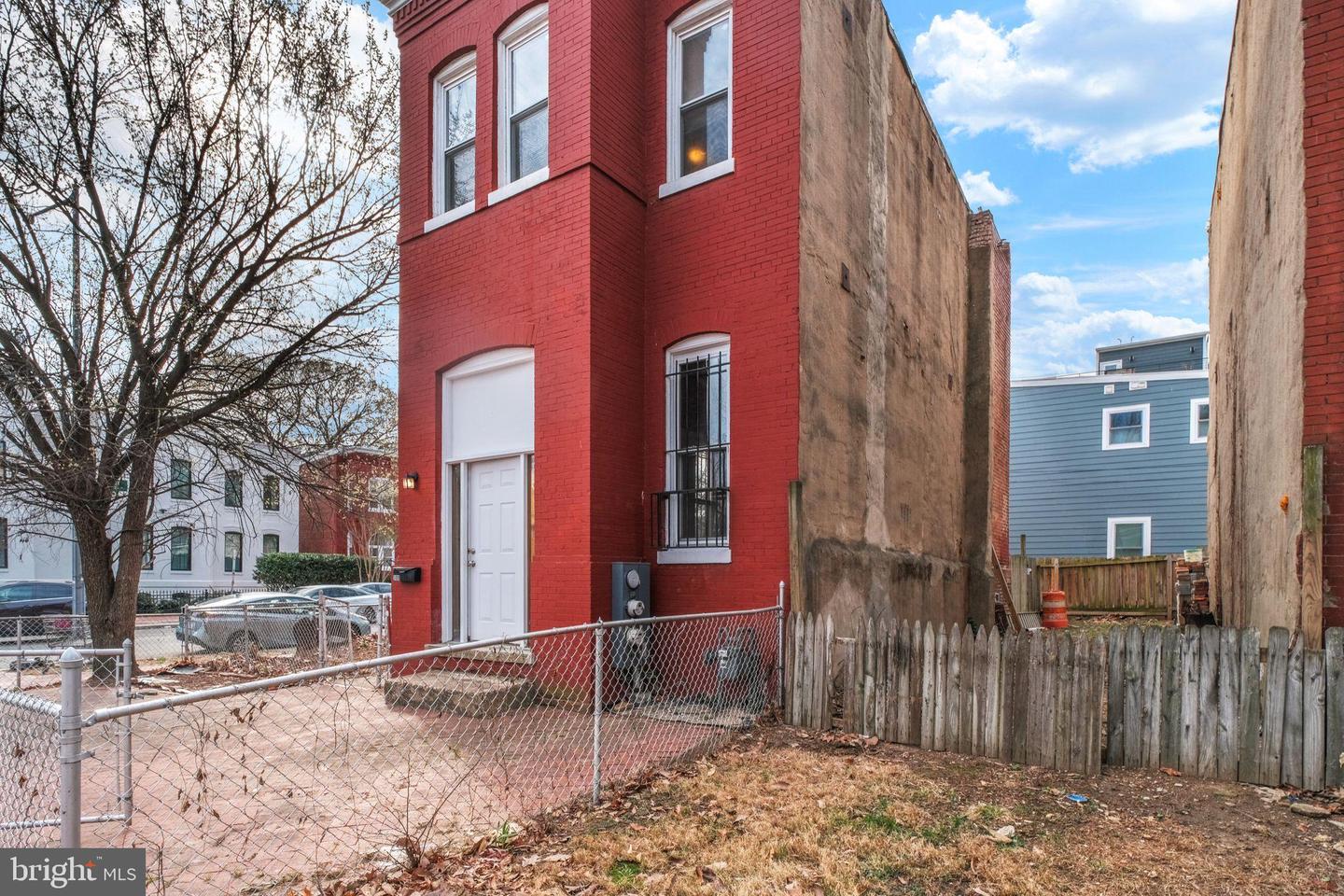 300 P ST NW, WASHINGTON, District Of Columbia 20001, 3 Bedrooms Bedrooms, 11 Rooms Rooms,2 BathroomsBathrooms,Residential,For sale,300 P ST NW,DCDC2233238 MLS # DCDC2233238