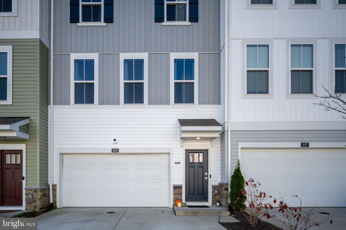 425 SNOWBERRY LN, FREDERICKSBURG, Virginia 22405, 4 Bedrooms Bedrooms, ,3 BathroomsBathrooms,Residential,For sale,425 SNOWBERRY LN,VAST2044482 MLS # VAST2044482