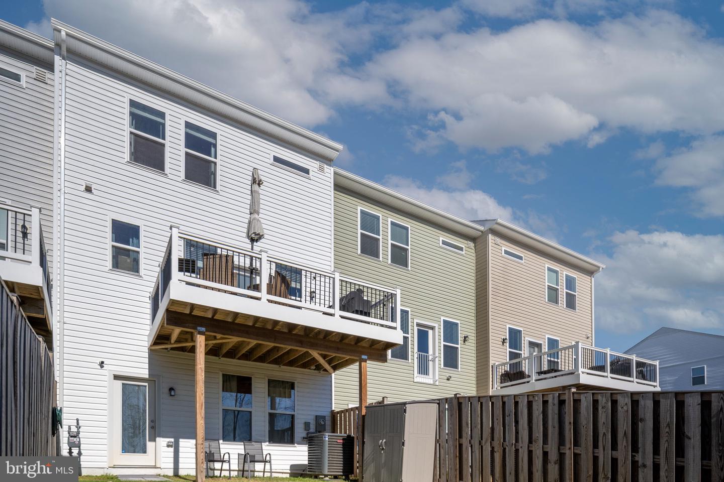 425 SNOWBERRY LN, FREDERICKSBURG, Virginia 22405, 4 Bedrooms Bedrooms, ,3 BathroomsBathrooms,Residential,For sale,425 SNOWBERRY LN,VAST2044482 MLS # VAST2044482