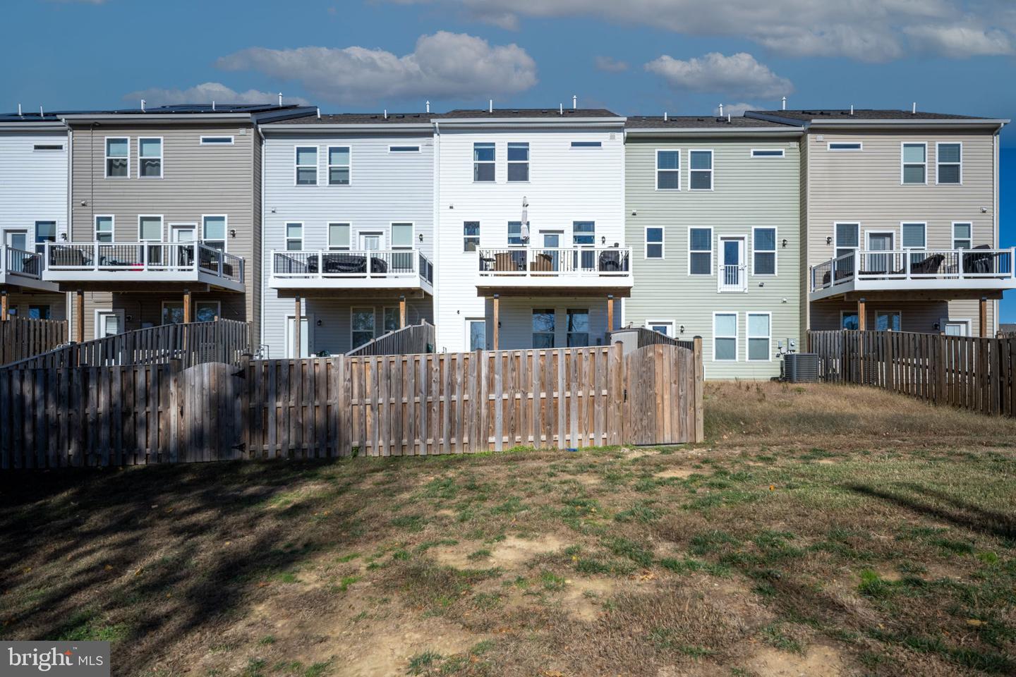 425 SNOWBERRY LN, FREDERICKSBURG, Virginia 22405, 4 Bedrooms Bedrooms, ,3 BathroomsBathrooms,Residential,For sale,425 SNOWBERRY LN,VAST2044482 MLS # VAST2044482