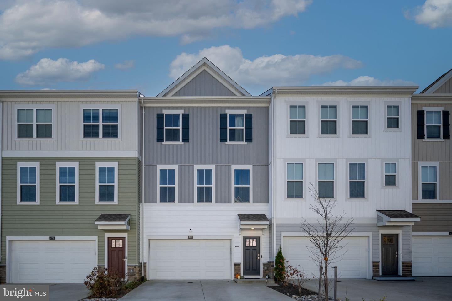 425 SNOWBERRY LN, FREDERICKSBURG, Virginia 22405, 4 Bedrooms Bedrooms, ,3 BathroomsBathrooms,Residential,For sale,425 SNOWBERRY LN,VAST2044482 MLS # VAST2044482