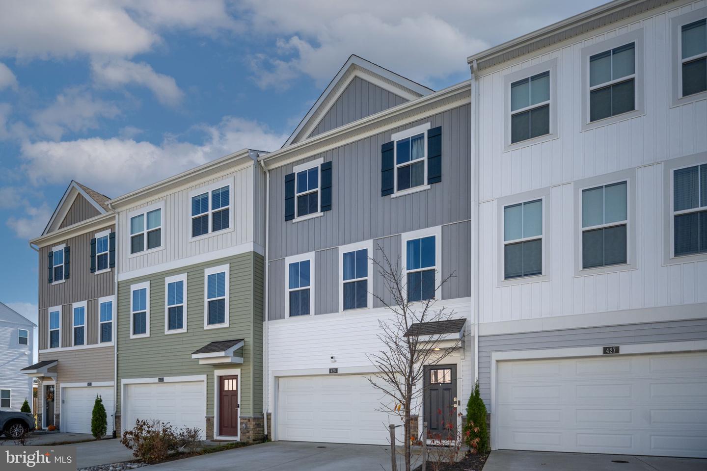 425 SNOWBERRY LN, FREDERICKSBURG, Virginia 22405, 4 Bedrooms Bedrooms, ,3 BathroomsBathrooms,Residential,For sale,425 SNOWBERRY LN,VAST2044482 MLS # VAST2044482