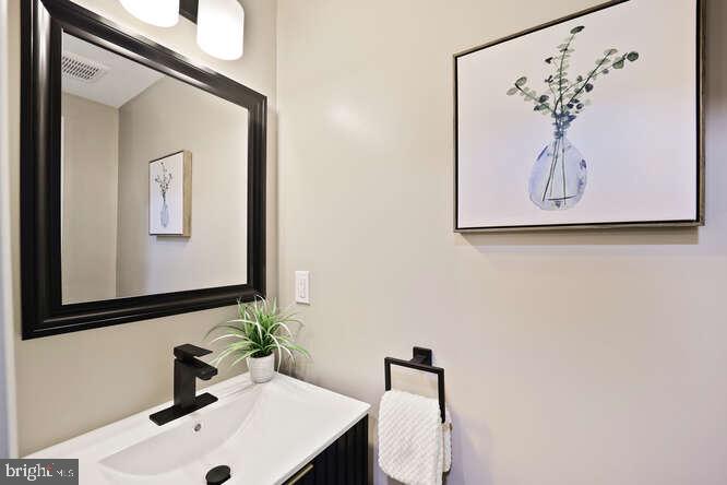 1632 RIDGE PL SE, WASHINGTON, District Of Columbia 20020, 3 Bedrooms Bedrooms, ,2 BathroomsBathrooms,Residential,For sale,1632 RIDGE PL SE,DCDC2200314 MLS # DCDC2200314 1632 RIDGE PL SE, WASHINGTON, District Of Columbia 20020, 3 Bedrooms Bedrooms, ,2 BathroomsBathrooms,Residential,For sale,1632 RIDGE PL SE,DCDC2200314 MLS # DCDC2200314