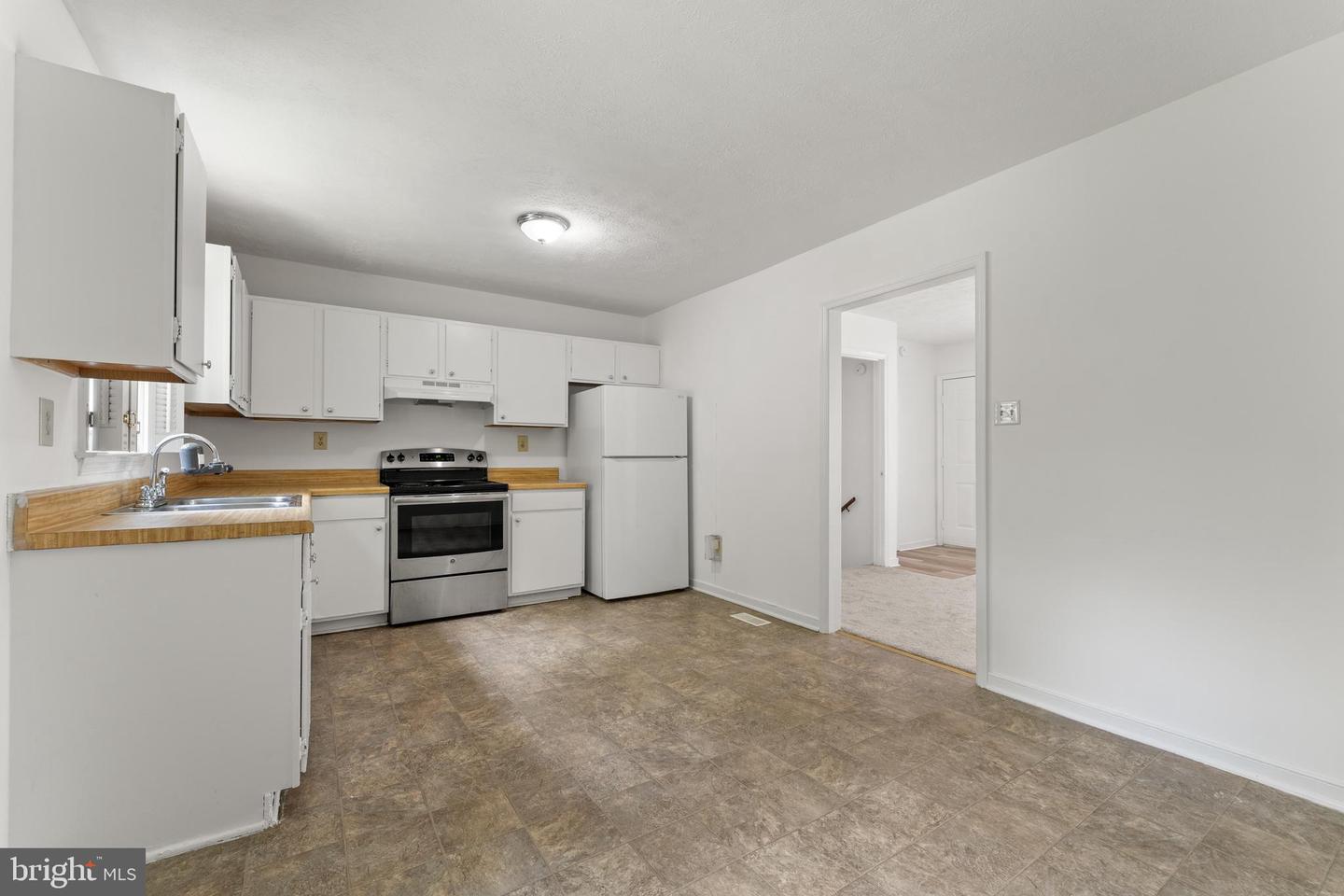 4602 H WHITING CIR, RICHMOND, Virginia 23231, 3 Bedrooms Bedrooms, ,2 BathroomsBathrooms,Residential,For sale,4602 H WHITING CIR,VARC2000706 MLS # VARC2000706 4602 H WHITING CIR, RICHMOND, Virginia 23231, 3 Bedrooms Bedrooms, ,2 BathroomsBathrooms,Residential,For sale,4602 H WHITING CIR,VARC2000706 MLS # VARC2000706