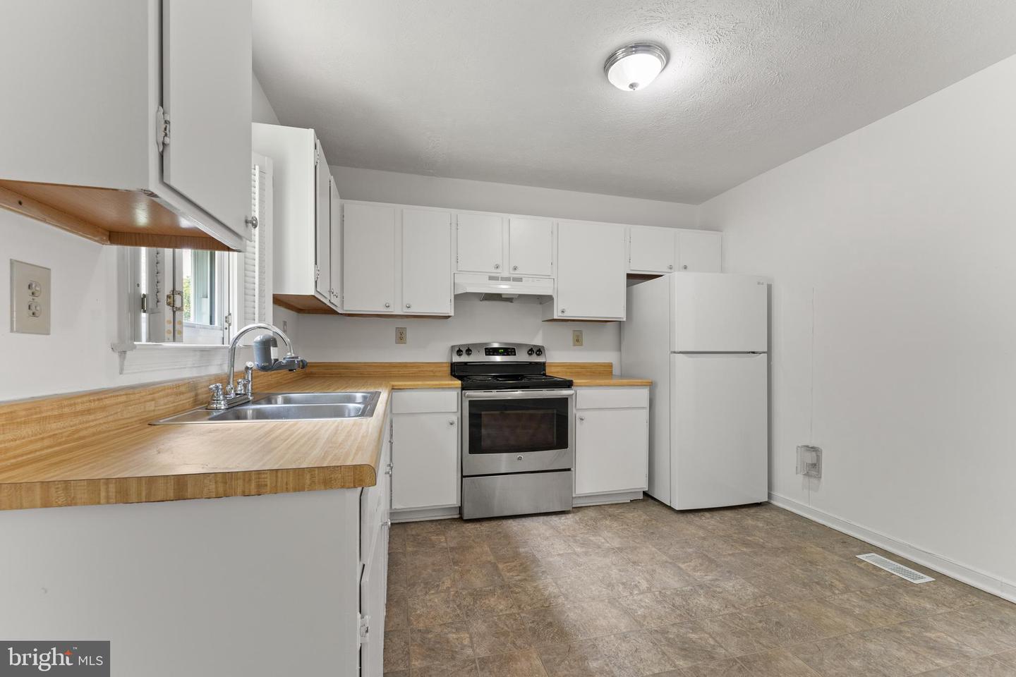 4602 H WHITING CIR, RICHMOND, Virginia 23231, 3 Bedrooms Bedrooms, ,2 BathroomsBathrooms,Residential,For sale,4602 H WHITING CIR,VARC2000706 MLS # VARC2000706 4602 H WHITING CIR, RICHMOND, Virginia 23231, 3 Bedrooms Bedrooms, ,2 BathroomsBathrooms,Residential,For sale,4602 H WHITING CIR,VARC2000706 MLS # VARC2000706