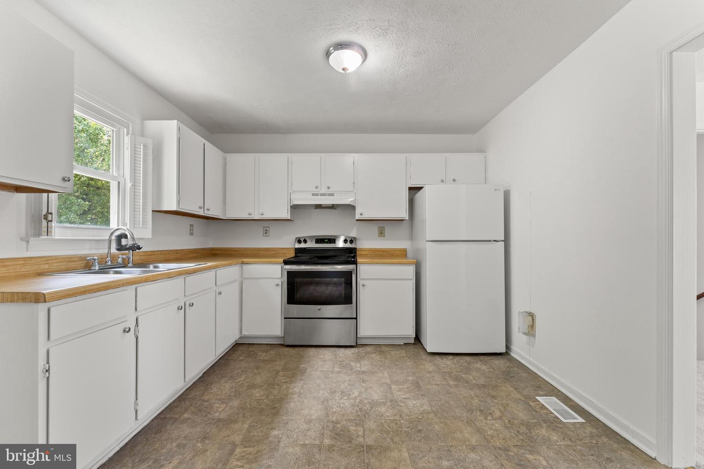 4602 H WHITING CIR, RICHMOND, Virginia 23231, 3 Bedrooms Bedrooms, ,2 BathroomsBathrooms,Residential,For sale,4602 H WHITING CIR,VARC2000706 MLS # VARC2000706 4602 H WHITING CIR, RICHMOND, Virginia 23231, 3 Bedrooms Bedrooms, ,2 BathroomsBathrooms,Residential,For sale,4602 H WHITING CIR,VARC2000706 MLS # VARC2000706