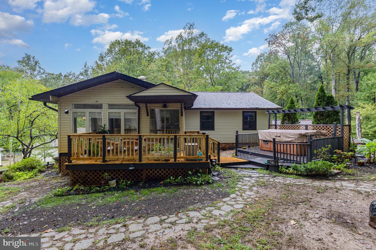 83 CREEK LN, FREDERICKSBURG, Virginia 22406, 4 Bedrooms Bedrooms, ,3 BathroomsBathrooms,Residential,For sale,83 CREEK LN,VAST2041682 MLS # VAST2041682