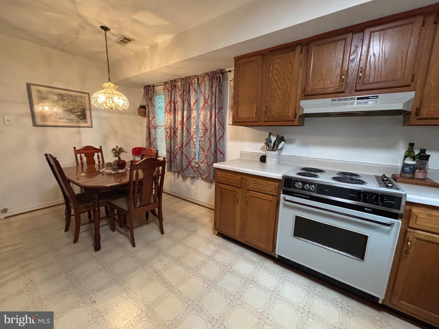 9728 COUNTRY WAY RD, GLEN ALLEN, Virginia 23060, 3 Bedrooms Bedrooms, 9 Rooms Rooms,2 BathroomsBathrooms,Residential,For sale,9728 COUNTRY WAY RD,VAHN2001062 MLS # VAHN2001062