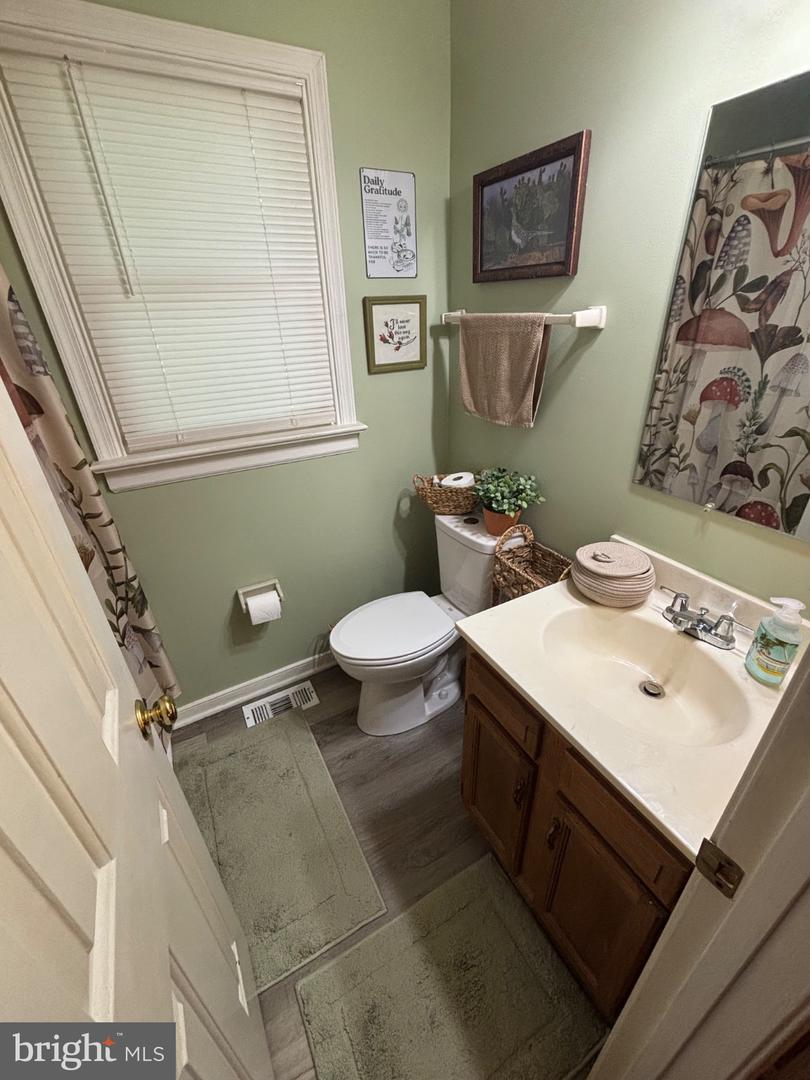 9728 COUNTRY WAY RD, GLEN ALLEN, Virginia 23060, 3 Bedrooms Bedrooms, 9 Rooms Rooms,2 BathroomsBathrooms,Residential,For sale,9728 COUNTRY WAY RD,VAHN2001062 MLS # VAHN2001062