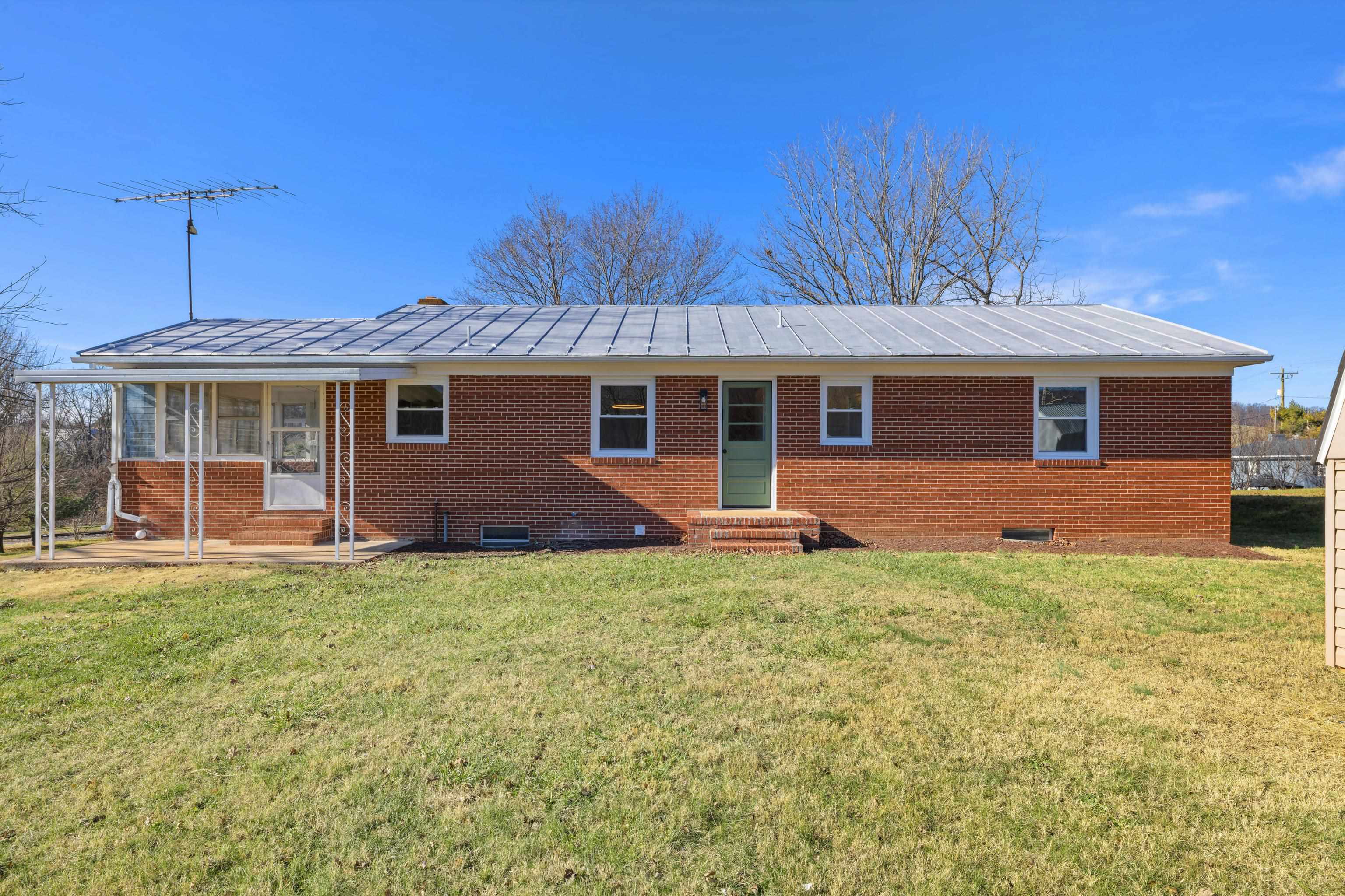 1726 MOUNTAIN VALLEY RD, KEEZLETOWN, Virginia 22832, 3 Bedrooms Bedrooms, ,2 BathroomsBathrooms,Residential,1726 MOUNTAIN VALLEY RD,671524 MLS # 671524