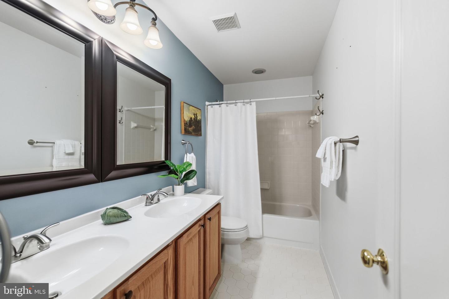 4110 JOHN TRAMMELL CT, FAIRFAX, Virginia 22030, 4 Bedrooms Bedrooms, ,3 BathroomsBathrooms,Residential,For sale,4110 JOHN TRAMMELL CT,VAFC2007354 MLS # VAFC2007354