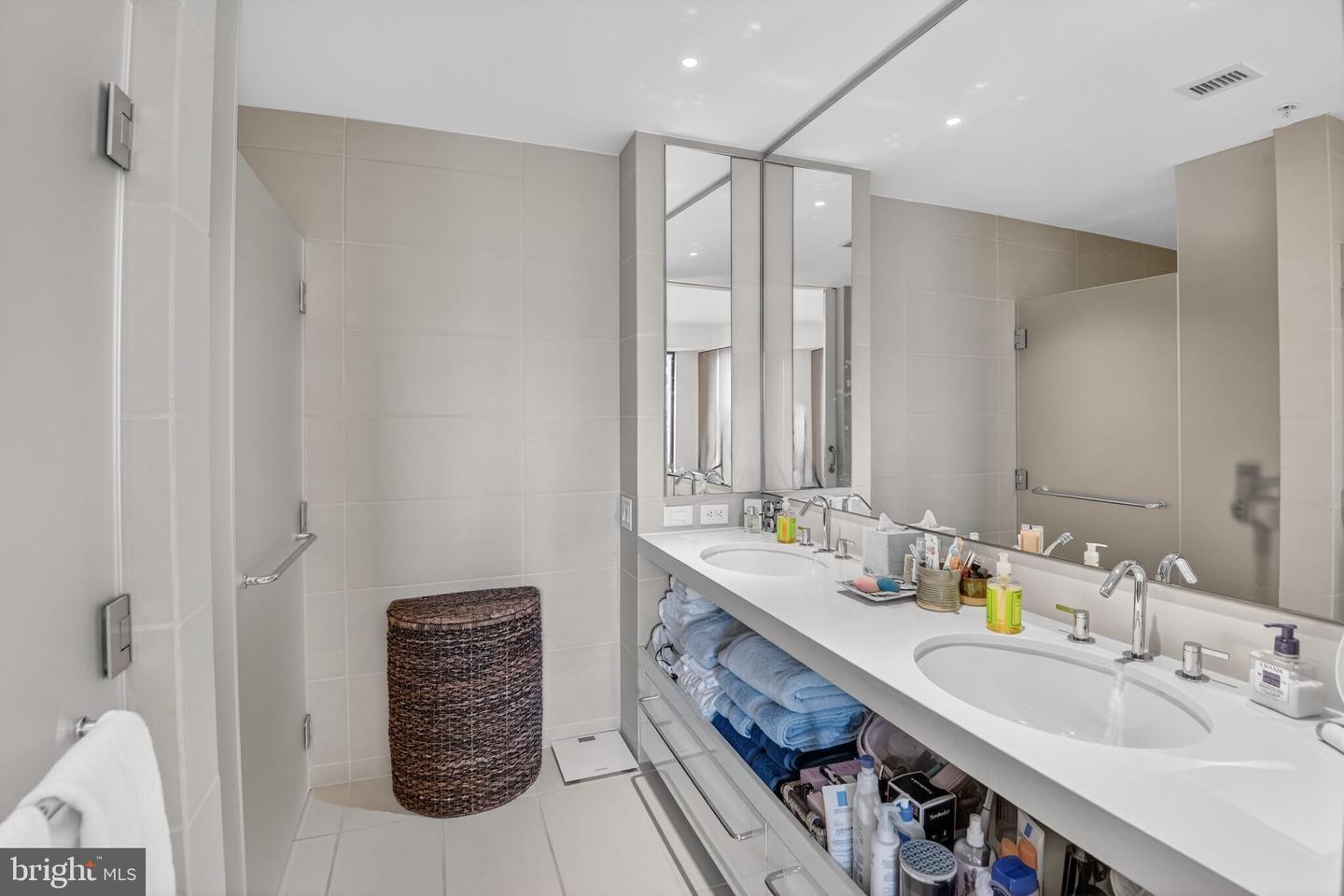 920 I ST NW #411, WASHINGTON, District Of Columbia 20001, 2 Bedrooms Bedrooms, ,2 BathroomsBathrooms,Residential,For sale,920 I ST NW #411,DCDC2231754 MLS # DCDC2231754