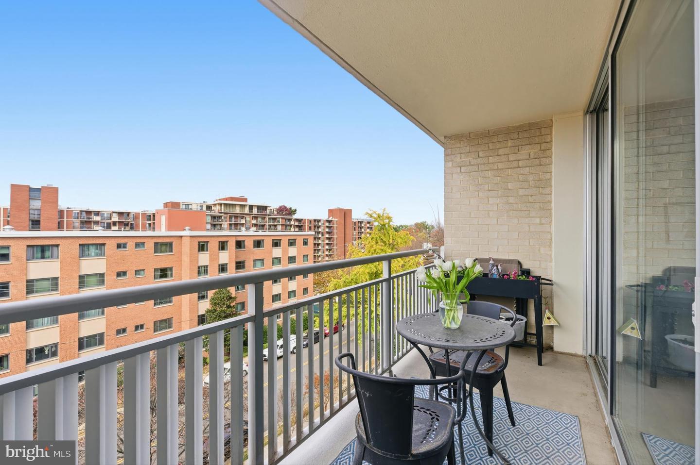 1301 S ARLINGTON RIDGE RD #610, ARLINGTON, Virginia 22202, 1 Bedroom Bedrooms, ,1 BathroomBathrooms,Residential,For sale,1301 S ARLINGTON RIDGE RD #610,VAAR2066210 MLS # VAAR2066210 1301 S ARLINGTON RIDGE RD #610, ARLINGTON, Virginia 22202, 1 Bedroom Bedrooms, ,1 BathroomBathrooms,Residential,For sale,1301 S ARLINGTON RIDGE RD #610,VAAR2066210 MLS # VAAR2066210