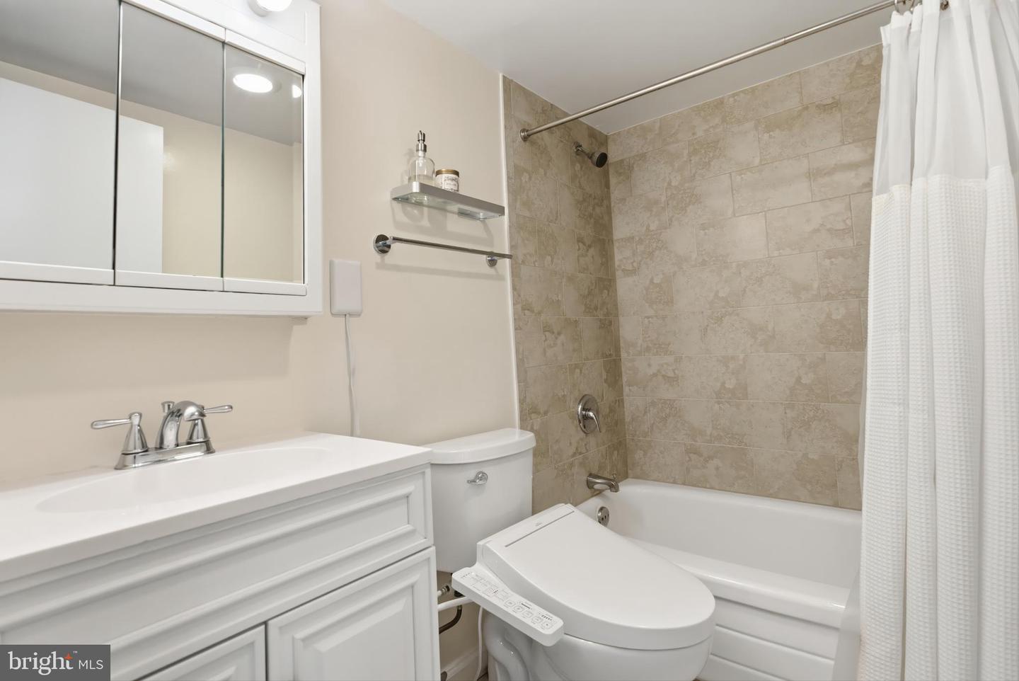 1301 S ARLINGTON RIDGE RD #610, ARLINGTON, Virginia 22202, 1 Bedroom Bedrooms, ,1 BathroomBathrooms,Residential,For sale,1301 S ARLINGTON RIDGE RD #610,VAAR2066210 MLS # VAAR2066210 1301 S ARLINGTON RIDGE RD #610, ARLINGTON, Virginia 22202, 1 Bedroom Bedrooms, ,1 BathroomBathrooms,Residential,For sale,1301 S ARLINGTON RIDGE RD #610,VAAR2066210 MLS # VAAR2066210