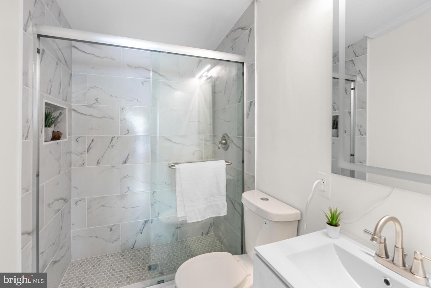 6430 14TH, ALEXANDRIA, Virginia 22307, 3 Bedrooms Bedrooms, 5 Rooms Rooms,2 BathroomsBathrooms,Residential,For sale,6430 14TH,VAFX2280144 MLS # VAFX2280144