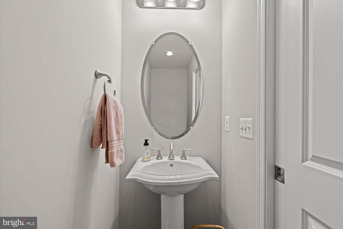 1022 RAILROAD AVE #4, FALLS CHURCH, Virginia 22046, 2 Bedrooms Bedrooms, ,2 BathroomsBathrooms,Residential,For sale,1022 RAILROAD AVE #4,VAFA2003466 MLS # VAFA2003466 1022 RAILROAD AVE #4, FALLS CHURCH, Virginia 22046, 2 Bedrooms Bedrooms, ,2 BathroomsBathrooms,Residential,For sale,1022 RAILROAD AVE #4,VAFA2003466 MLS # VAFA2003466