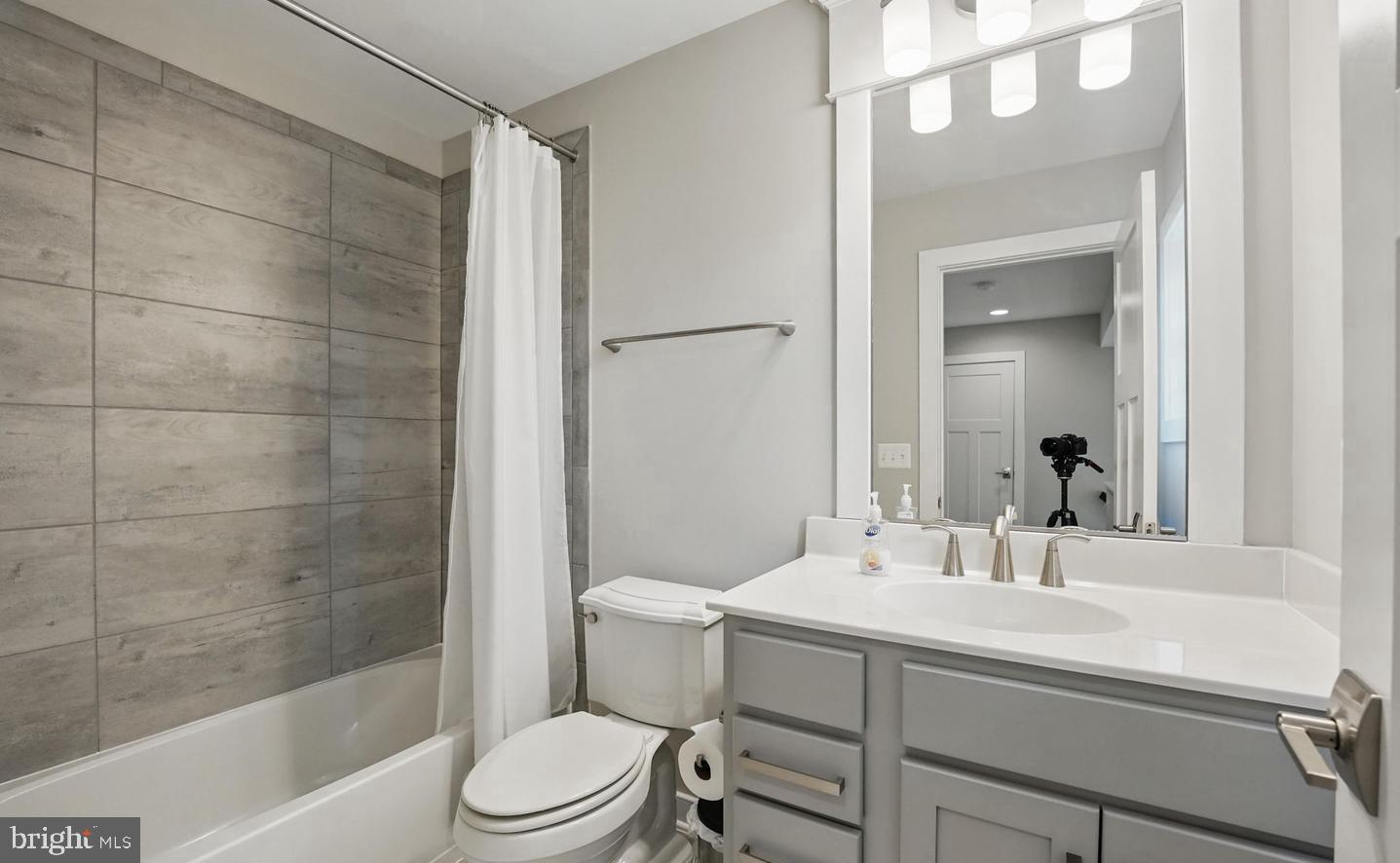 1022 RAILROAD AVE #4, FALLS CHURCH, Virginia 22046, 2 Bedrooms Bedrooms, ,2 BathroomsBathrooms,Residential,For sale,1022 RAILROAD AVE #4,VAFA2003466 MLS # VAFA2003466 1022 RAILROAD AVE #4, FALLS CHURCH, Virginia 22046, 2 Bedrooms Bedrooms, ,2 BathroomsBathrooms,Residential,For sale,1022 RAILROAD AVE #4,VAFA2003466 MLS # VAFA2003466