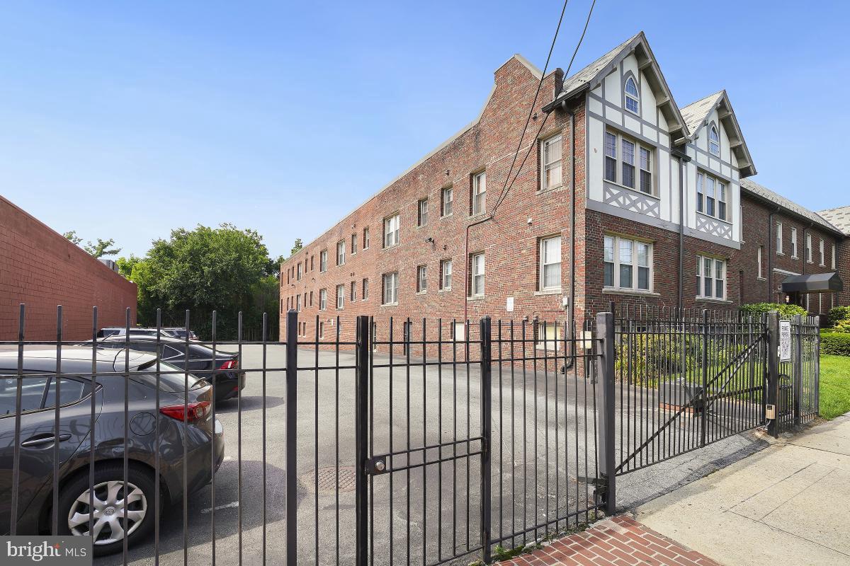 422 BUTTERNUT ST NW #T-3, WASHINGTON, District Of Columbia 20012, 1 Bedroom Bedrooms, ,1 BathroomBathrooms,Residential,For sale,422 BUTTERNUT ST NW #T-3,DCDC2233170 MLS # DCDC2233170 422 BUTTERNUT ST NW #T-3, WASHINGTON, District Of Columbia 20012, 1 Bedroom Bedrooms, ,1 BathroomBathrooms,Residential,For sale,422 BUTTERNUT ST NW #T-3,DCDC2233170 MLS # DCDC2233170