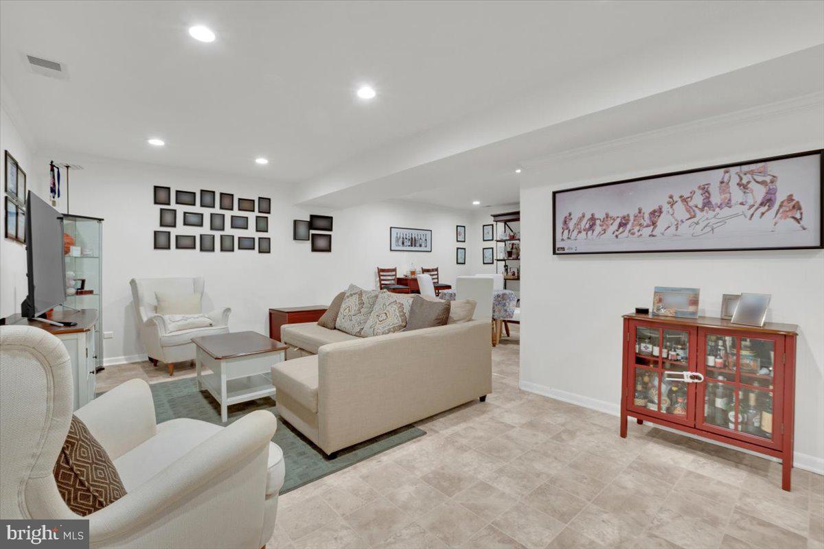 6100 LEEWOOD DR, ALEXANDRIA, Virginia 22310, 5 Bedrooms Bedrooms, ,3 BathroomsBathrooms,Residential,For sale,6100 LEEWOOD DR,VAFX2280680 MLS # VAFX2280680