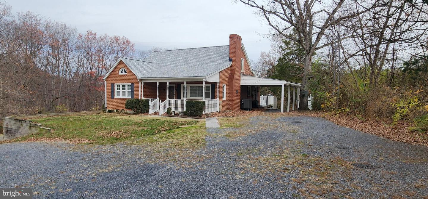 1064 STRASBURG RD, FRONT ROYAL, Virginia 22630, 4 Bedrooms Bedrooms, ,2 BathroomsBathrooms,Residential,For sale,1064 STRASBURG RD,VAWR2012864 MLS # VAWR2012864