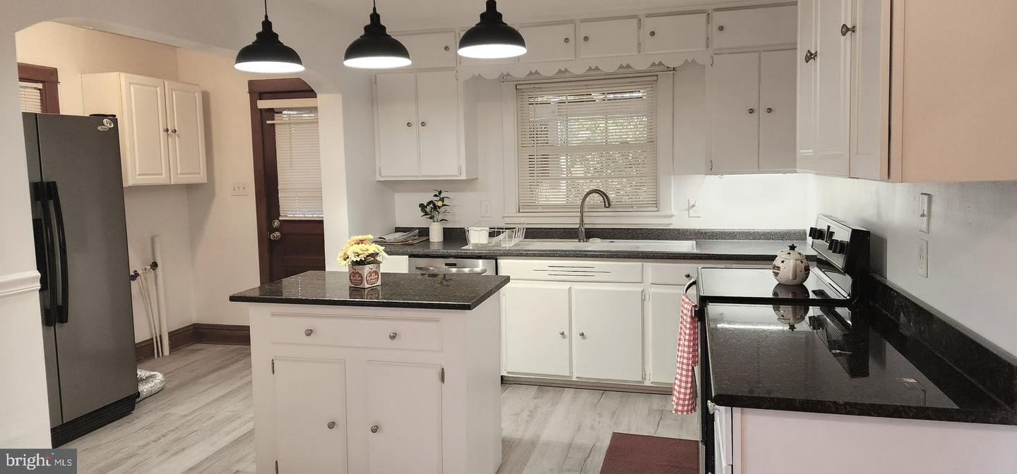 1064 STRASBURG RD, FRONT ROYAL, Virginia 22630, 4 Bedrooms Bedrooms, ,2 BathroomsBathrooms,Residential,For sale,1064 STRASBURG RD,VAWR2012864 MLS # VAWR2012864