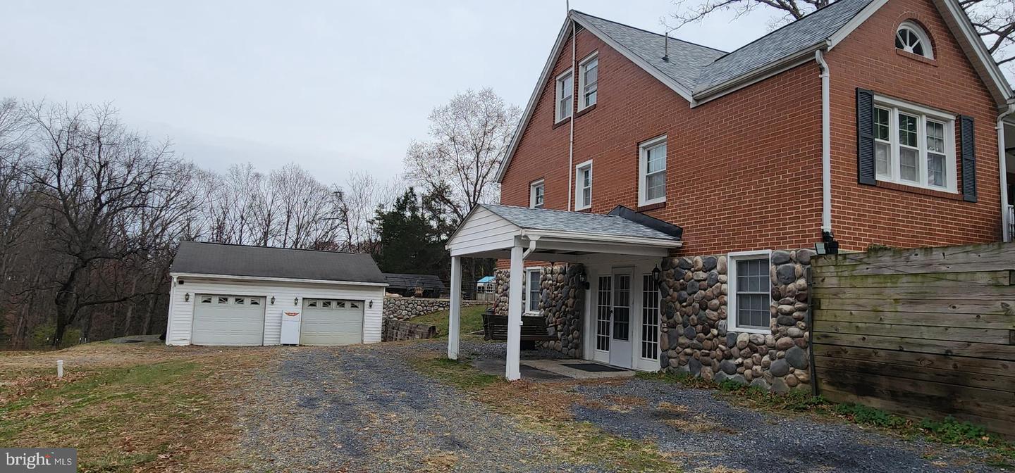 1064 STRASBURG RD, FRONT ROYAL, Virginia 22630, 4 Bedrooms Bedrooms, ,2 BathroomsBathrooms,Residential,For sale,1064 STRASBURG RD,VAWR2012864 MLS # VAWR2012864