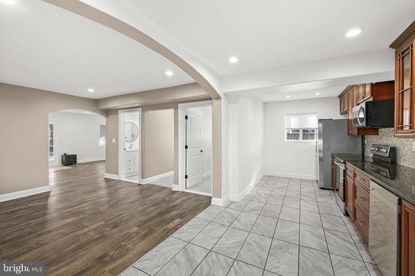 44 RAVENWOOD DR, FREDERICKSBURG, Virginia 22406, 3 Bedrooms Bedrooms, 12 Rooms Rooms,3 BathroomsBathrooms,Residential,For sale,44 RAVENWOOD DR,VAST2044490 MLS # VAST2044490