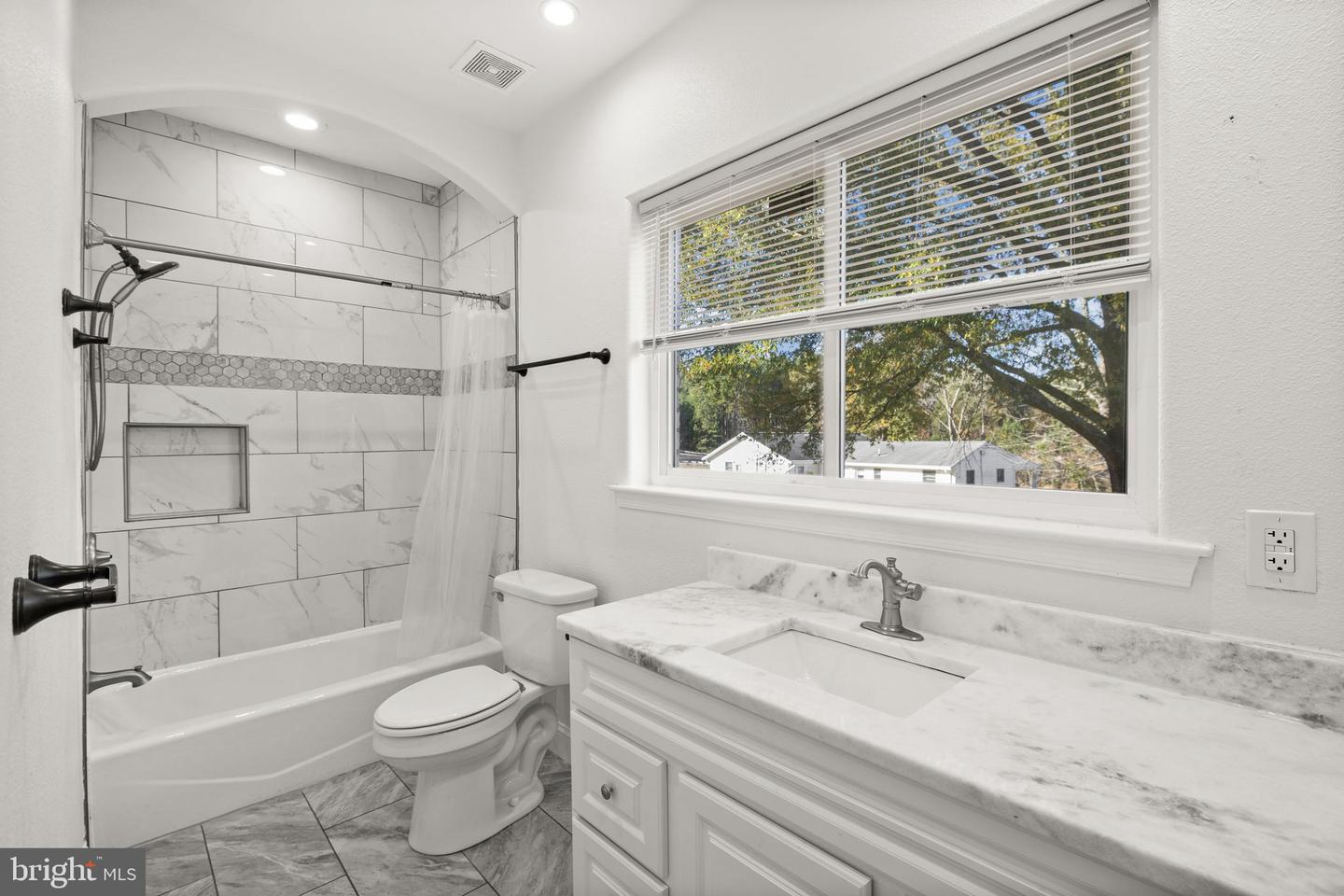 44 RAVENWOOD DR, FREDERICKSBURG, Virginia 22406, 3 Bedrooms Bedrooms, 12 Rooms Rooms,3 BathroomsBathrooms,Residential,For sale,44 RAVENWOOD DR,VAST2044490 MLS # VAST2044490