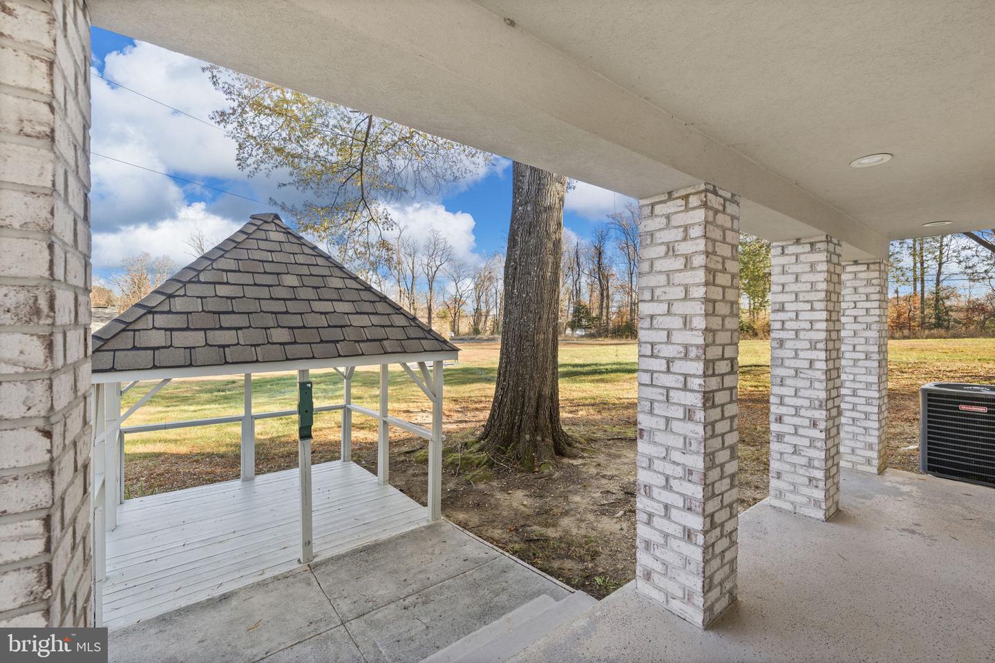 44 RAVENWOOD DR, FREDERICKSBURG, Virginia 22406, 3 Bedrooms Bedrooms, 12 Rooms Rooms,3 BathroomsBathrooms,Residential,For sale,44 RAVENWOOD DR,VAST2044490 MLS # VAST2044490