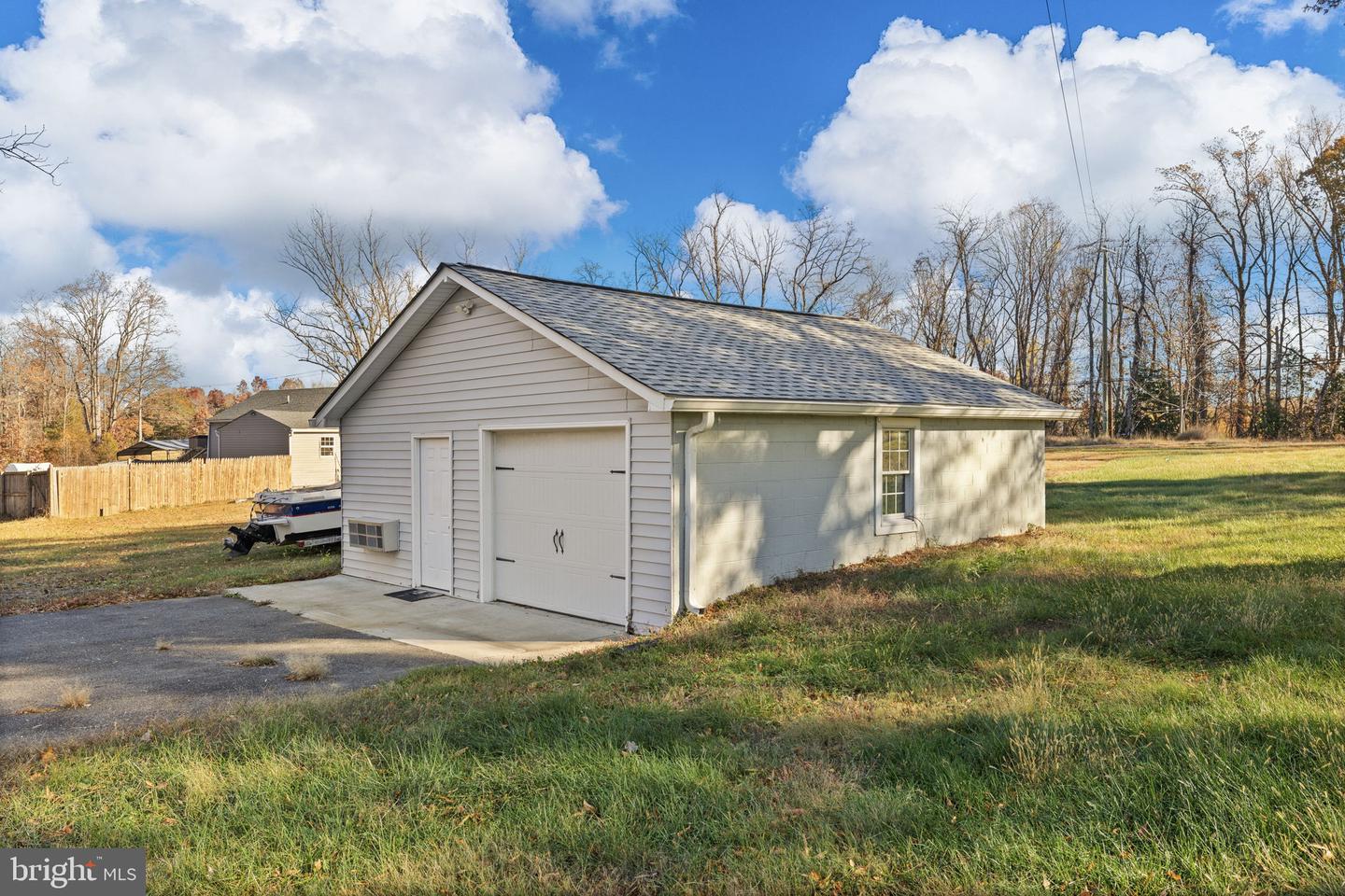 44 RAVENWOOD DR, FREDERICKSBURG, Virginia 22406, 3 Bedrooms Bedrooms, 12 Rooms Rooms,3 BathroomsBathrooms,Residential,For sale,44 RAVENWOOD DR,VAST2044490 MLS # VAST2044490