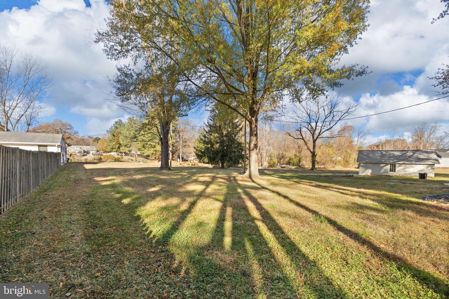 44 RAVENWOOD DR, FREDERICKSBURG, Virginia 22406, 3 Bedrooms Bedrooms, 12 Rooms Rooms,3 BathroomsBathrooms,Residential,For sale,44 RAVENWOOD DR,VAST2044490 MLS # VAST2044490