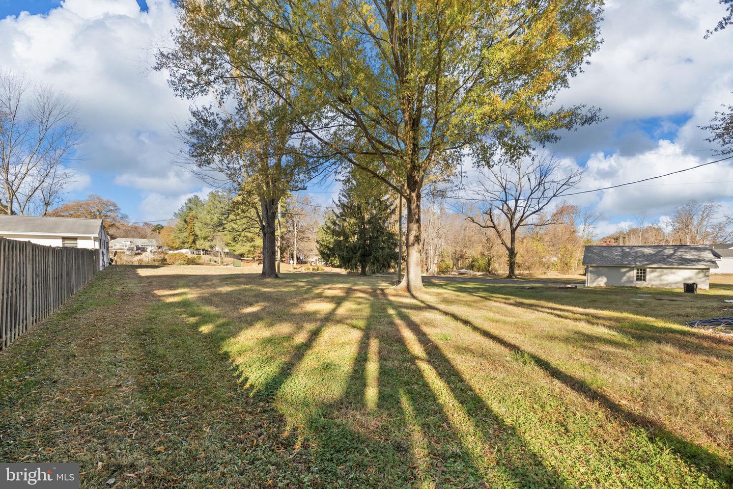 44 RAVENWOOD DR, FREDERICKSBURG, Virginia 22406, 3 Bedrooms Bedrooms, 12 Rooms Rooms,3 BathroomsBathrooms,Residential,For sale,44 RAVENWOOD DR,VAST2044490 MLS # VAST2044490