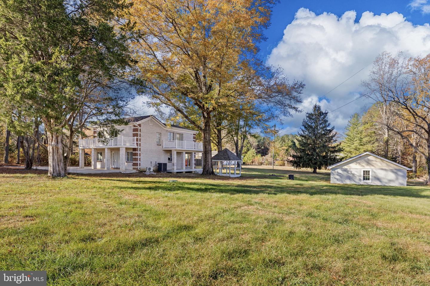 44 RAVENWOOD DR, FREDERICKSBURG, Virginia 22406, 3 Bedrooms Bedrooms, 12 Rooms Rooms,3 BathroomsBathrooms,Residential,For sale,44 RAVENWOOD DR,VAST2044490 MLS # VAST2044490