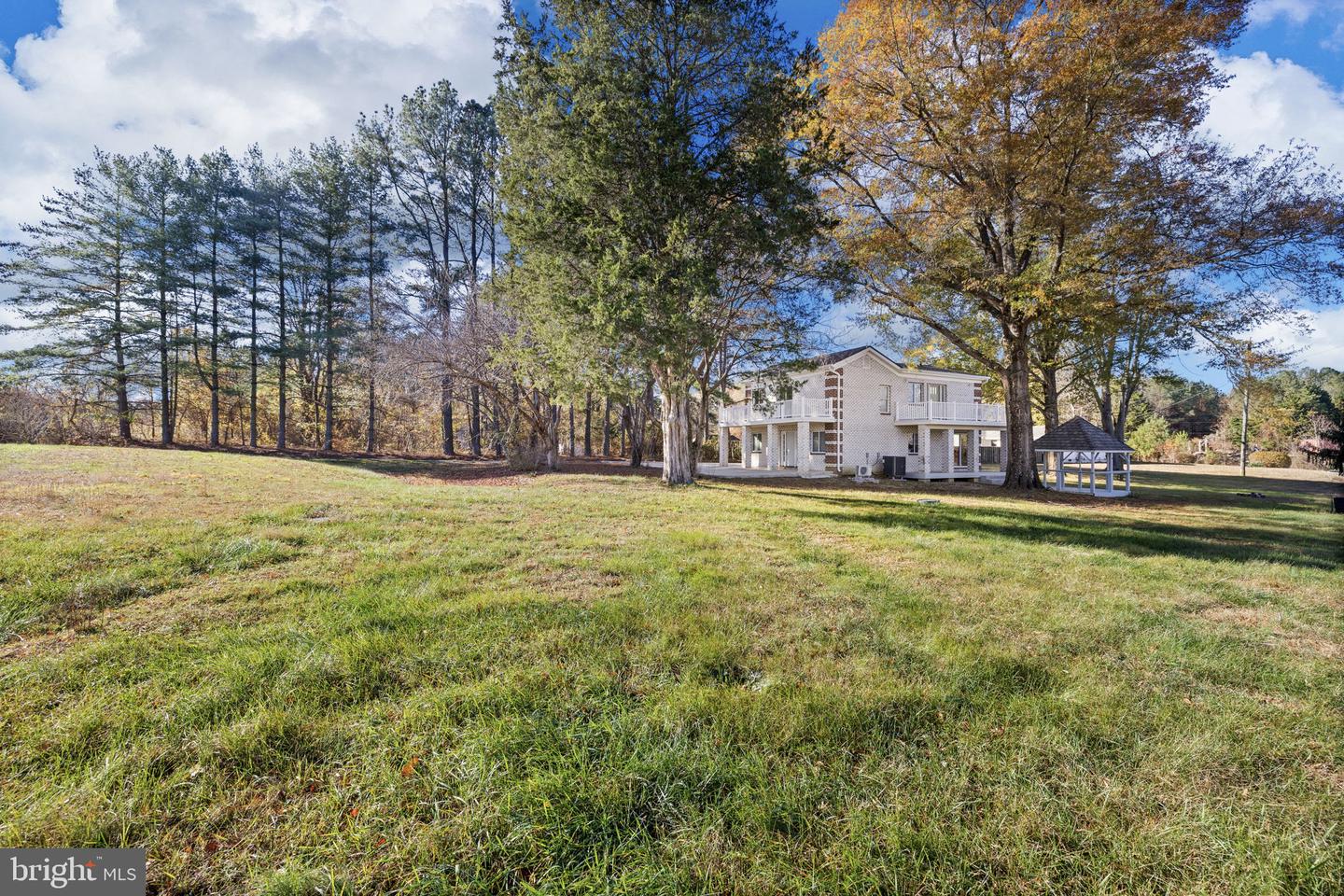 44 RAVENWOOD DR, FREDERICKSBURG, Virginia 22406, 3 Bedrooms Bedrooms, 12 Rooms Rooms,3 BathroomsBathrooms,Residential,For sale,44 RAVENWOOD DR,VAST2044490 MLS # VAST2044490