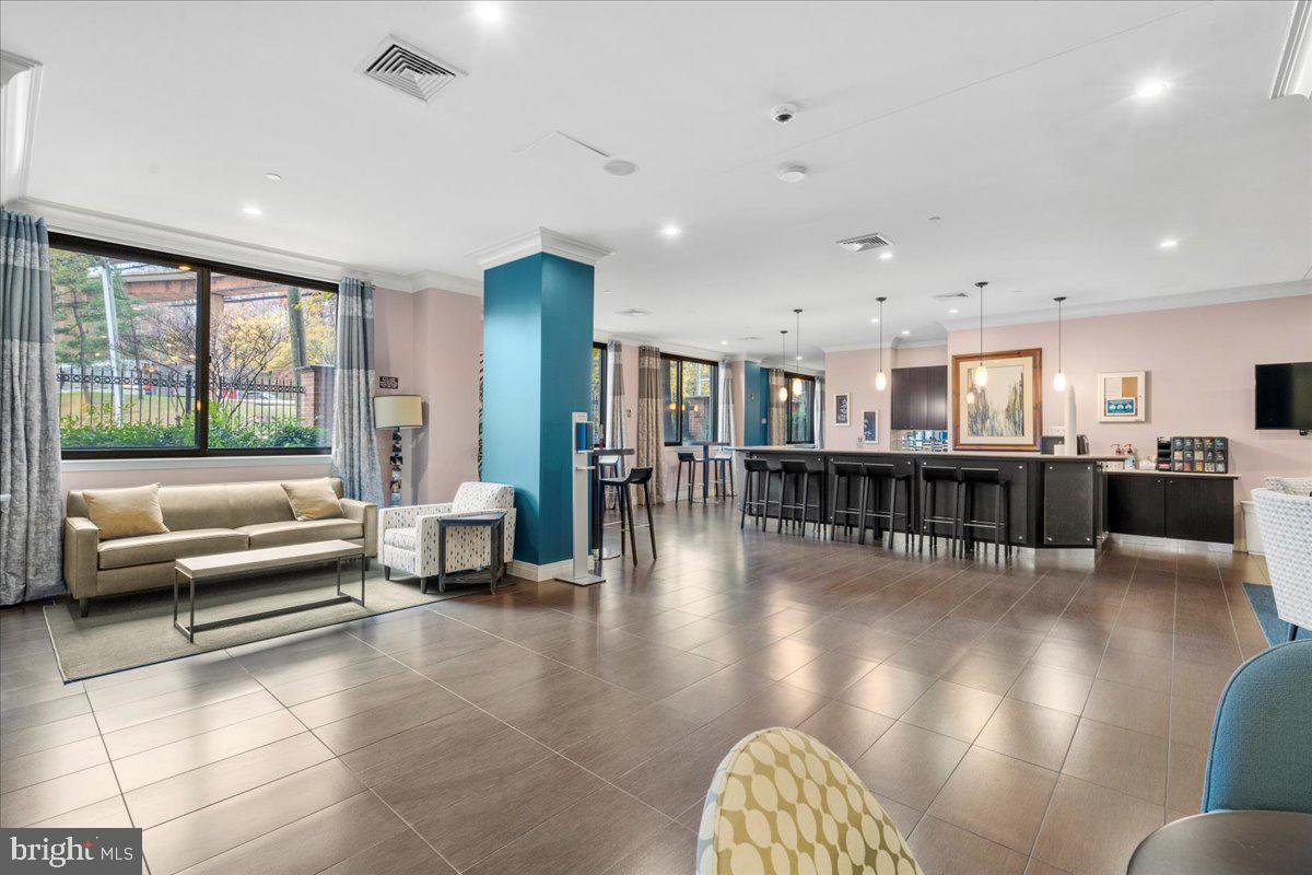 2451 MIDTOWN AVE #921, ALEXANDRIA, Virginia 22303, 1 Bedroom Bedrooms, ,1 BathroomBathrooms,Residential,For sale,2451 MIDTOWN AVE #921,VAFX2280862 MLS # VAFX2280862