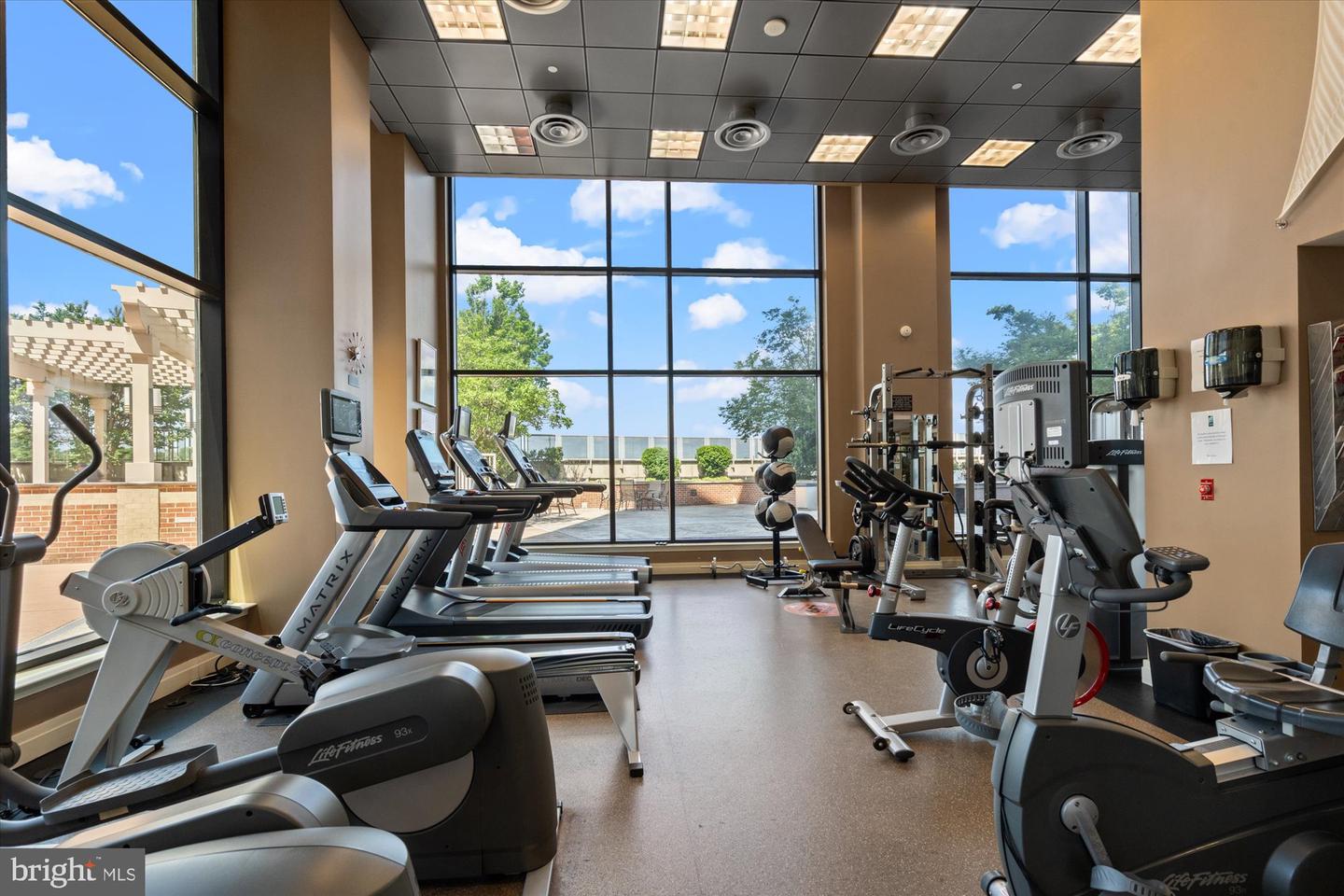 2451 MIDTOWN AVE #921, ALEXANDRIA, Virginia 22303, 1 Bedroom Bedrooms, ,1 BathroomBathrooms,Residential,For sale,2451 MIDTOWN AVE #921,VAFX2280862 MLS # VAFX2280862