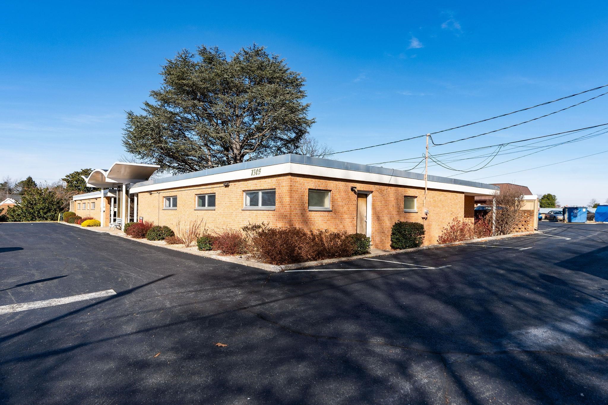 1305 13TH ST, WAYNESBORO, Virginia 22980, ,Commercial,1305 13TH ST,671539 MLS # 671539