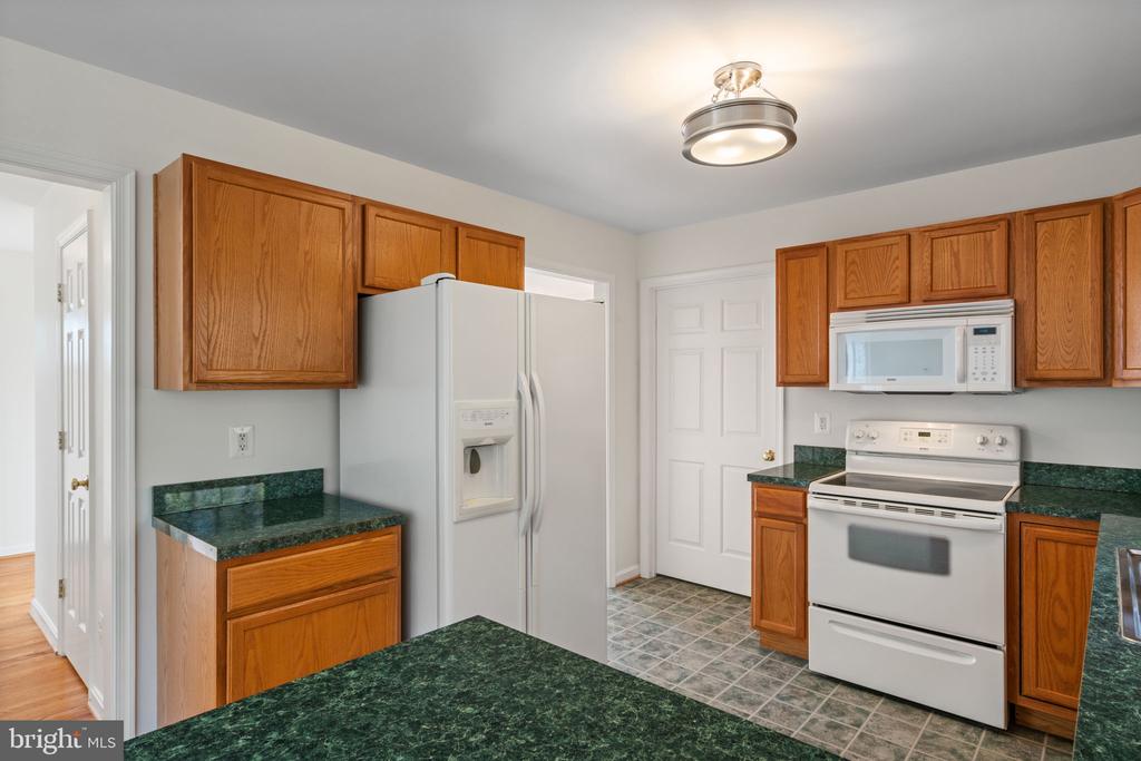 7897 COFFEE POT HL, CATLETT, Virginia, 3 Bedrooms Bedrooms, ,3 BathroomsBathrooms,Residential,7897 COFFEE POT HL,VAFQ2019552 MLS # VAFQ2019552 7897 COFFEE POT HL, CATLETT, Virginia, 3 Bedrooms Bedrooms, ,3 BathroomsBathrooms,Residential,7897 COFFEE POT HL,VAFQ2019552 MLS # VAFQ2019552