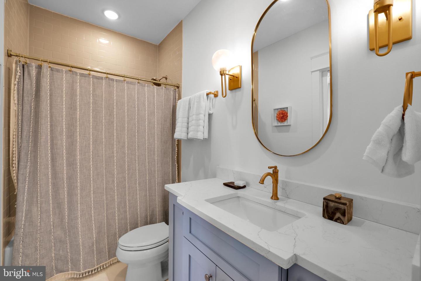 217 16TH ST NE #7, WASHINGTON, District Of Columbia 20002, 2 Bedrooms Bedrooms, 5 Rooms Rooms,2 BathroomsBathrooms,Residential,For sale,217 16TH ST NE #7,DCDC2221148 MLS # DCDC2221148