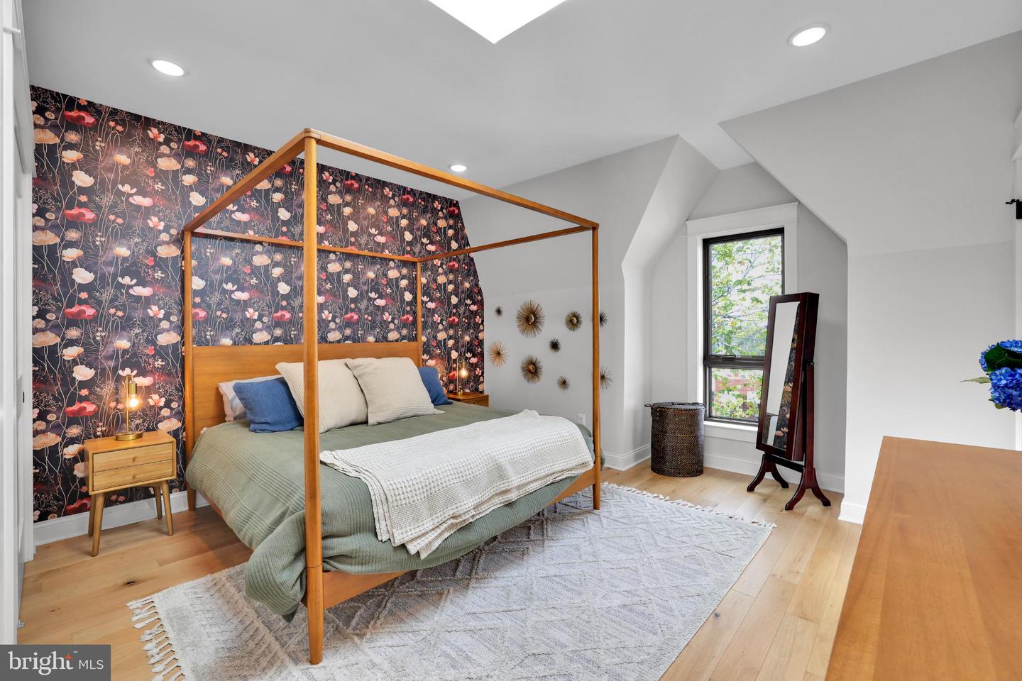 217 16TH ST NE #7, WASHINGTON, District Of Columbia 20002, 2 Bedrooms Bedrooms, 5 Rooms Rooms,2 BathroomsBathrooms,Residential,For sale,217 16TH ST NE #7,DCDC2221148 MLS # DCDC2221148