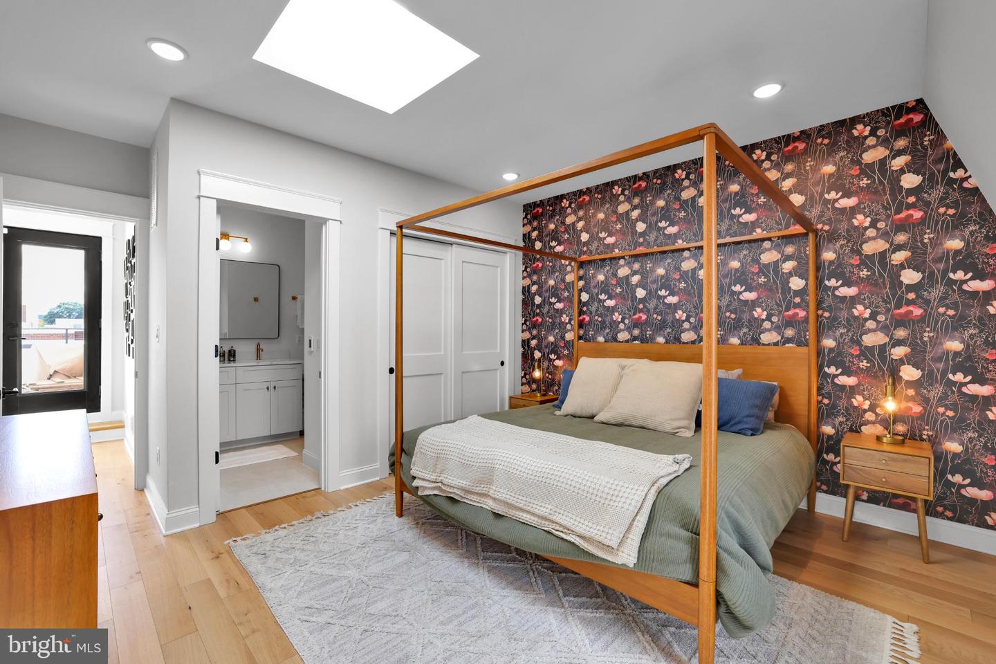 217 16TH ST NE #7, WASHINGTON, District Of Columbia 20002, 2 Bedrooms Bedrooms, 5 Rooms Rooms,2 BathroomsBathrooms,Residential,For sale,217 16TH ST NE #7,DCDC2221148 MLS # DCDC2221148