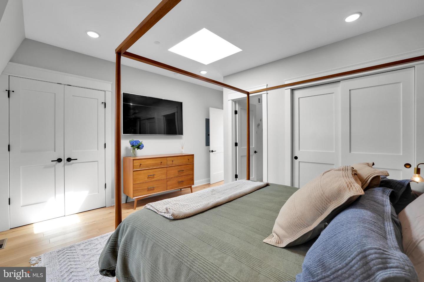 217 16TH ST NE #7, WASHINGTON, District Of Columbia 20002, 2 Bedrooms Bedrooms, 5 Rooms Rooms,2 BathroomsBathrooms,Residential,For sale,217 16TH ST NE #7,DCDC2221148 MLS # DCDC2221148