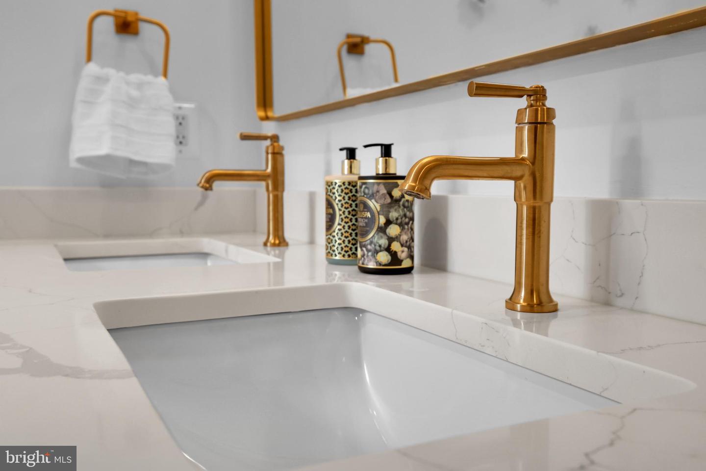 217 16TH ST NE #7, WASHINGTON, District Of Columbia 20002, 2 Bedrooms Bedrooms, 5 Rooms Rooms,2 BathroomsBathrooms,Residential,For sale,217 16TH ST NE #7,DCDC2221148 MLS # DCDC2221148