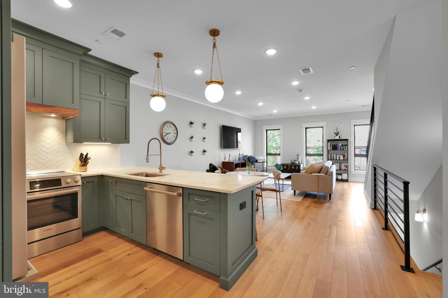 217 16TH ST NE #7, WASHINGTON, District Of Columbia 20002, 2 Bedrooms Bedrooms, 5 Rooms Rooms,2 BathroomsBathrooms,Residential,For sale,217 16TH ST NE #7,DCDC2221148 MLS # DCDC2221148