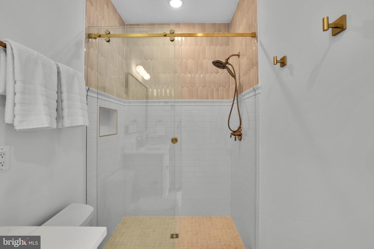 217 16TH ST NE #7, WASHINGTON, District Of Columbia 20002, 2 Bedrooms Bedrooms, 5 Rooms Rooms,2 BathroomsBathrooms,Residential,For sale,217 16TH ST NE #7,DCDC2221148 MLS # DCDC2221148