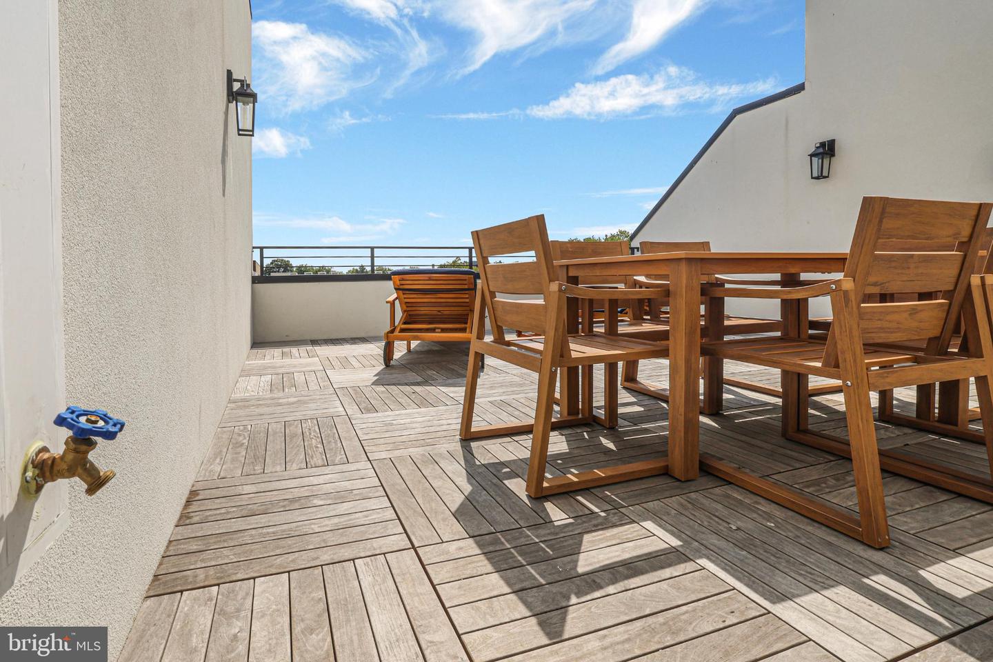 217 16TH ST NE #7, WASHINGTON, District Of Columbia 20002, 2 Bedrooms Bedrooms, 5 Rooms Rooms,2 BathroomsBathrooms,Residential,For sale,217 16TH ST NE #7,DCDC2221148 MLS # DCDC2221148